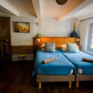 Bed & Breakfast Gite Le Pied Du Geant - Local Securise Pour Les Velos, Tournon-sur-Rhone